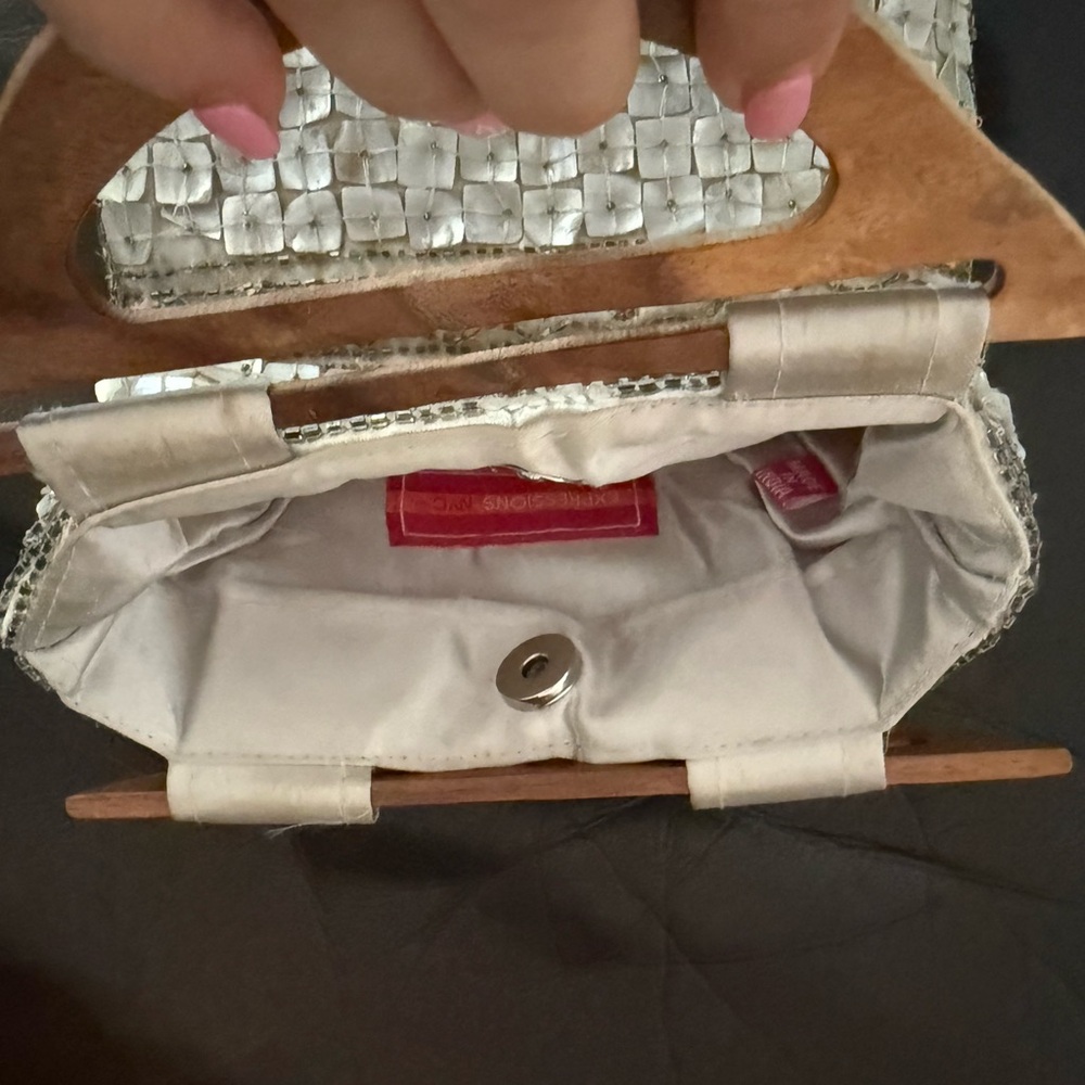Beaded Silver Handbag with Mother of Pearl and Wood Handles - Picture 5 of 13